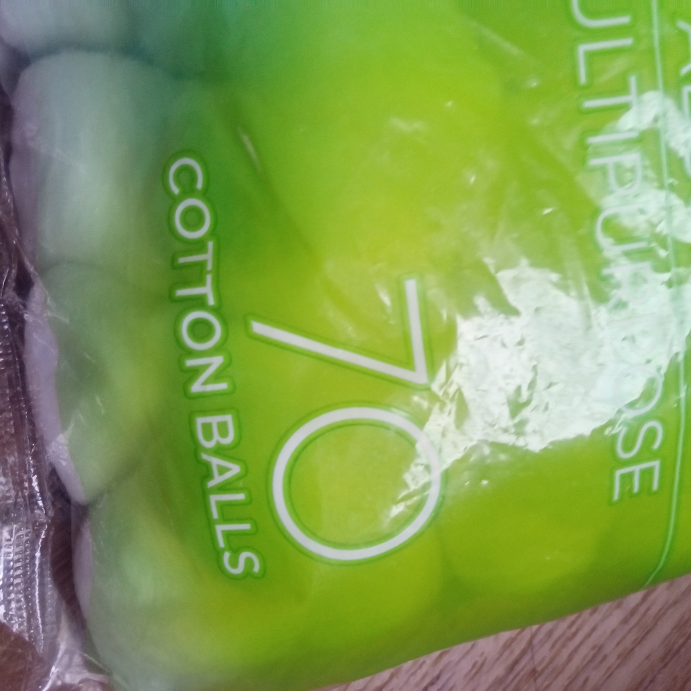 Beauty 360 Jumbo Cotton Balls - Green and White - Picture 8 of 8